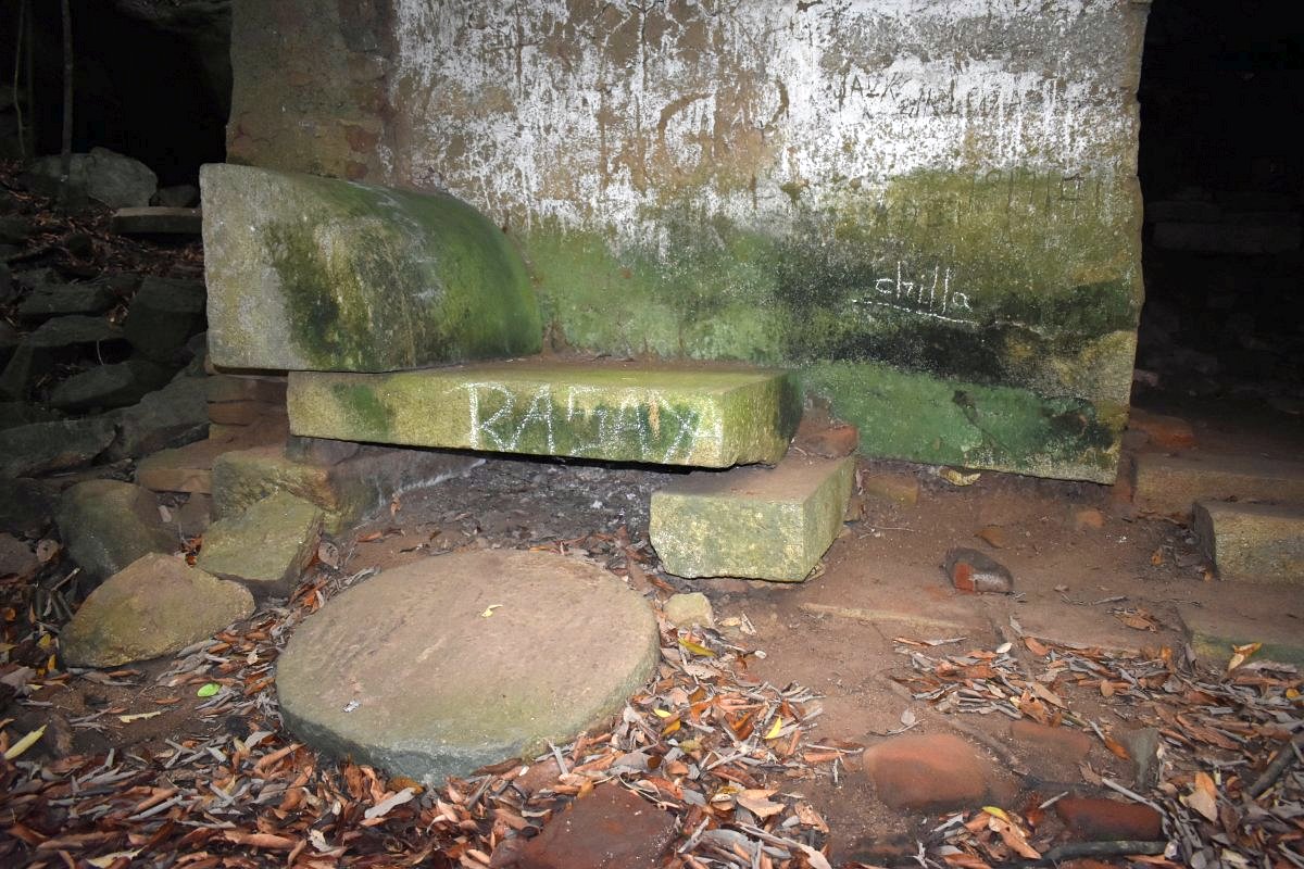 Drip-ledge cave