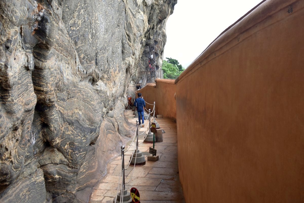 Mirror wall - Sigiriya Graffiti