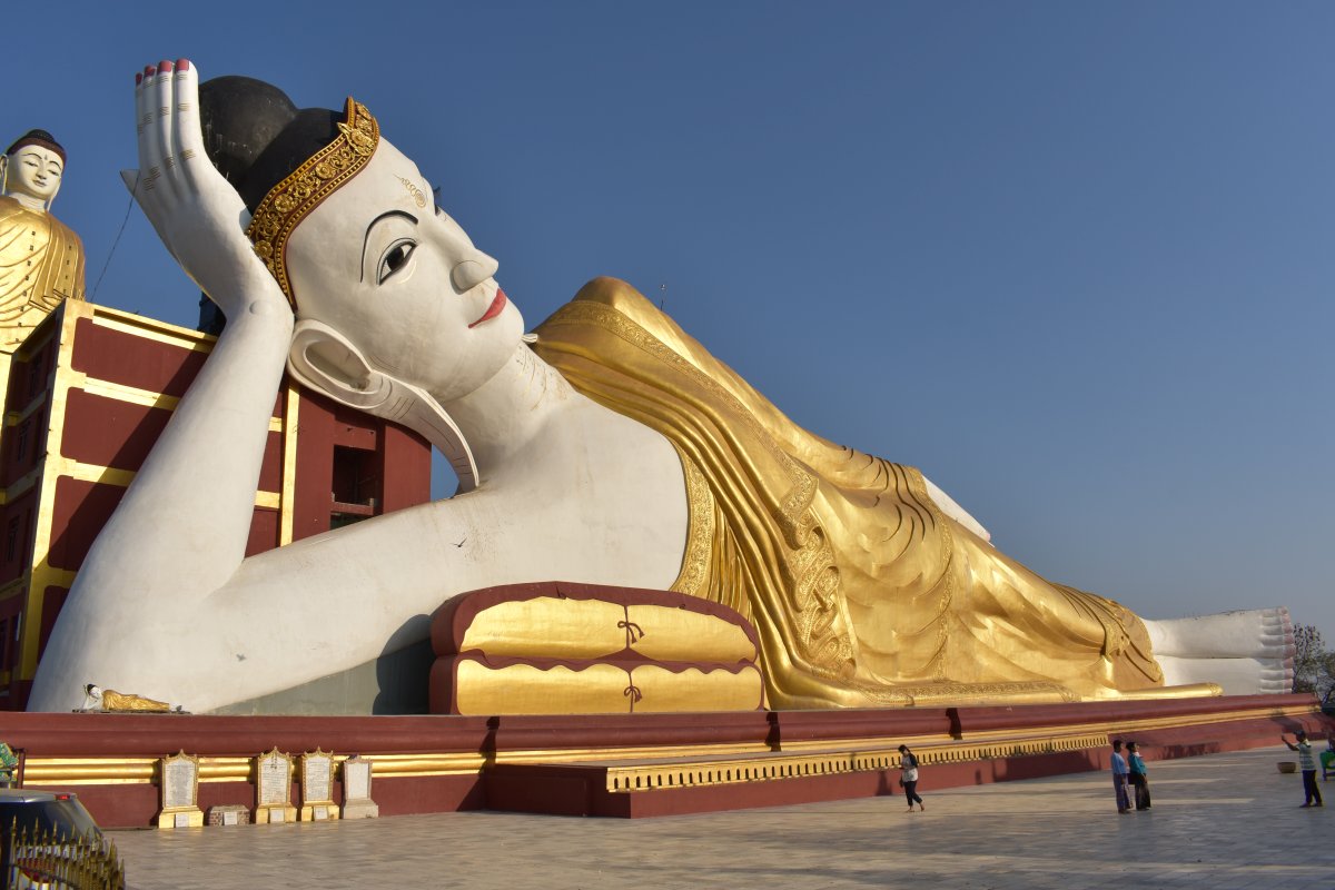 Giant reclining Buddha