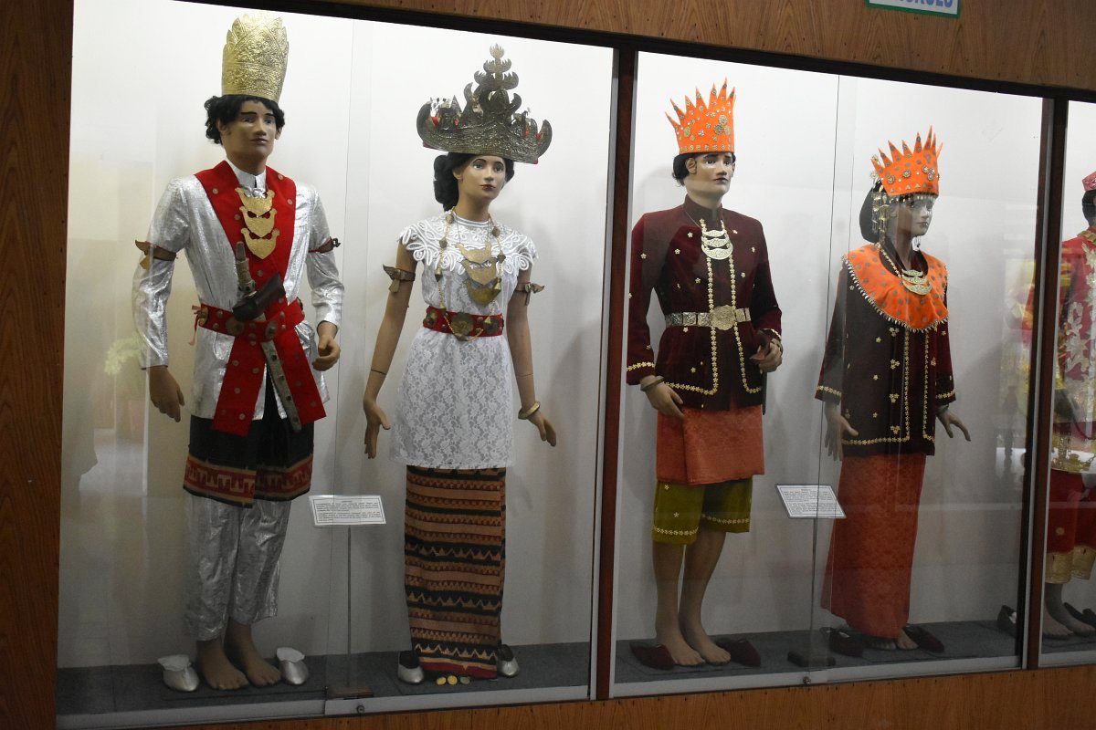 Indonesian wedding dresses